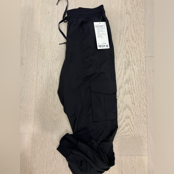 Dance Studio Relaxed-Fit Mid-Rise Cargo Jogger - Picture 2 of 3